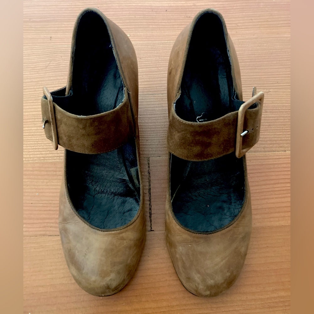 Vintage brown leather Mary Jane style heels